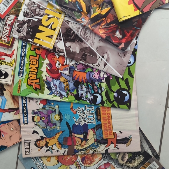 DC Comic bundle - Picture 7 of 9